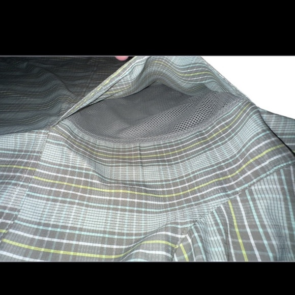 Columbia Men's OmniShade UV Protection Vented Plaid Short Sleeve Shirt XL - Picture 4 of 4